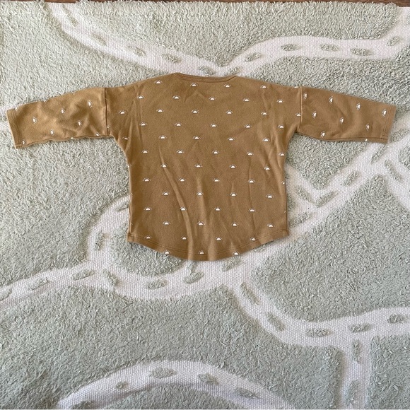 Quincy Mae Organic Sun Print Long Sleeve Shirt in Golden Mustard - 12-18 Months - Picture 3 of 3